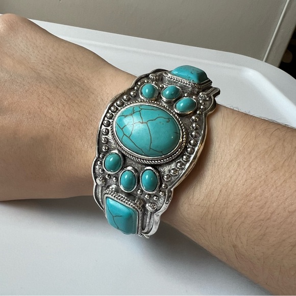 Western Turquoise Cuff Bangle Bracelet - Picture 5 of 5